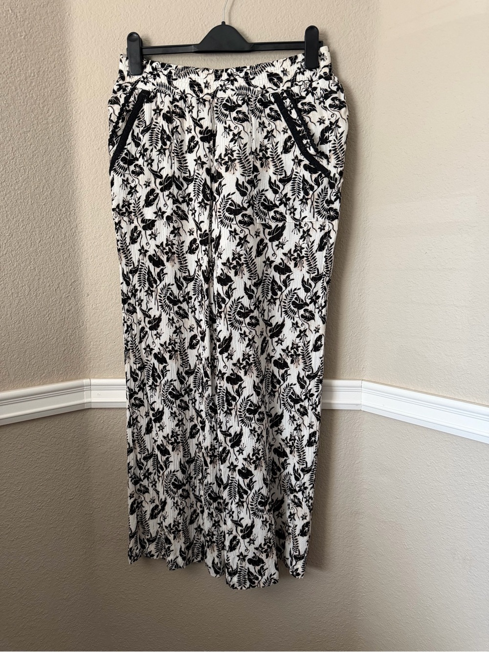 INC International Concepts Black and White Botanical Wide Legged Pants